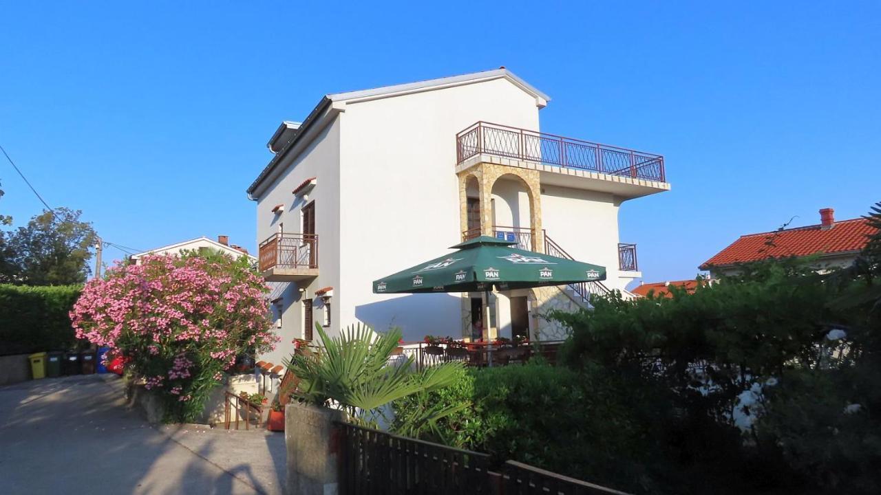 Apartments Kamelija Malinska Luaran gambar