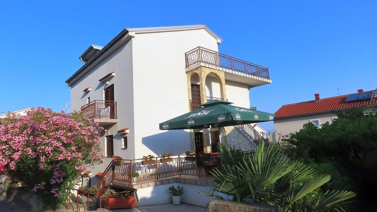 Apartments Kamelija Malinska Luaran gambar