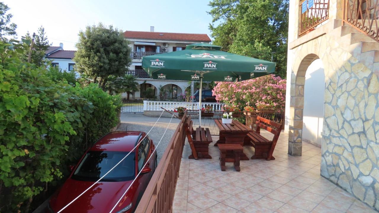 Apartments Kamelija Malinska Luaran gambar
