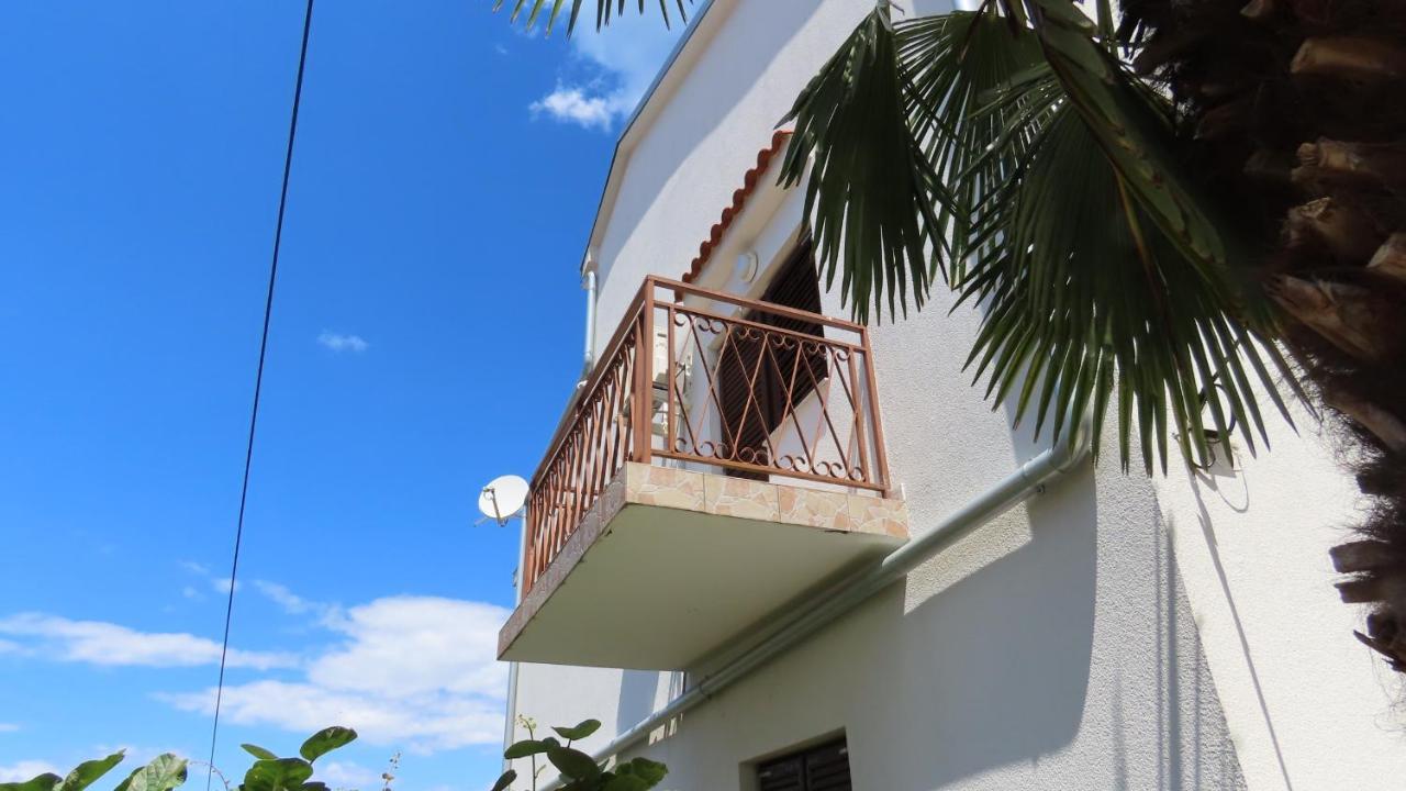 Apartments Kamelija Malinska Luaran gambar
