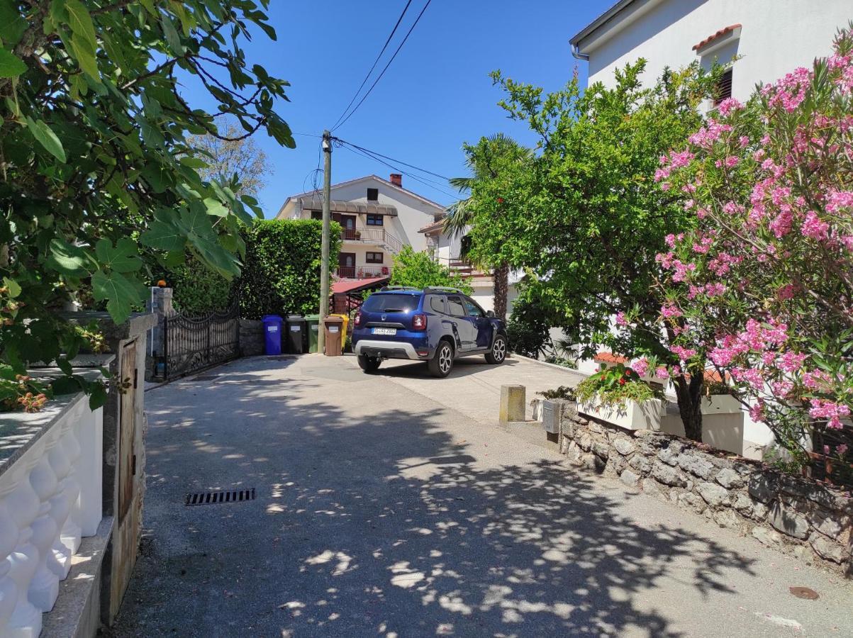 Apartments Kamelija Malinska Luaran gambar