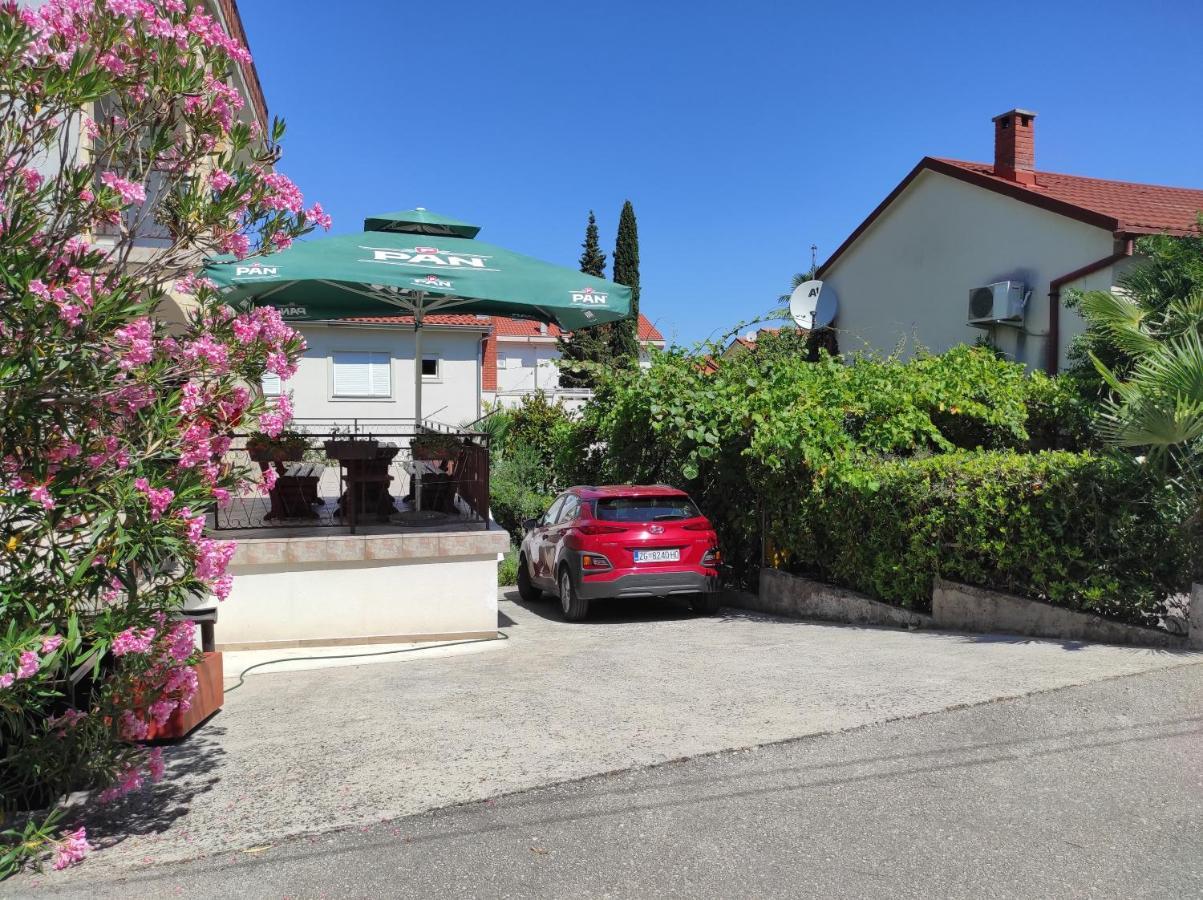 Apartments Kamelija Malinska Luaran gambar