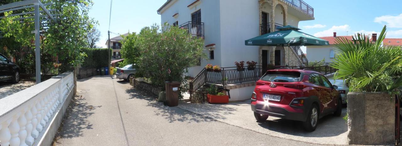 Apartments Kamelija Malinska Luaran gambar