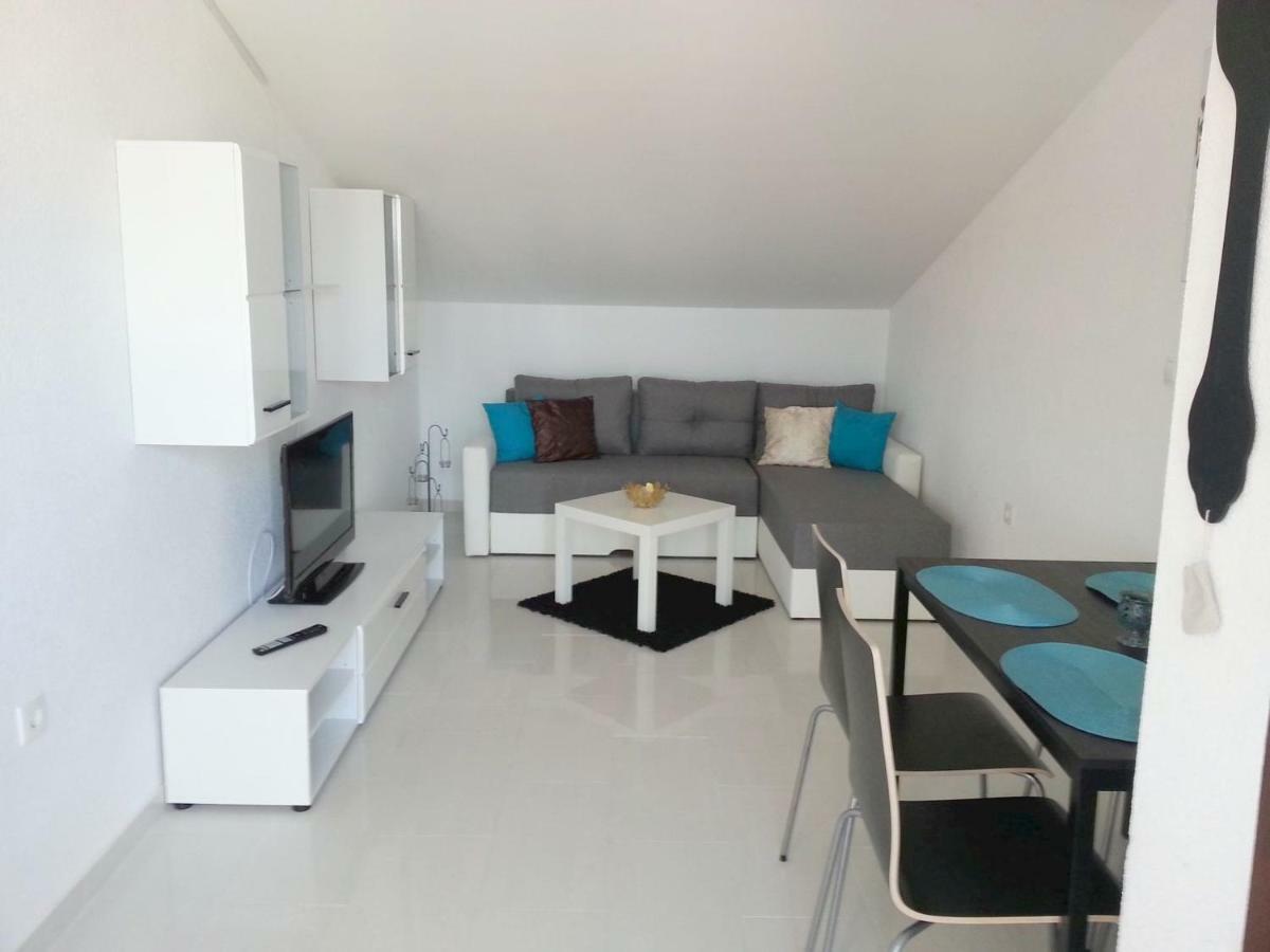 Apartments Kamelija Malinska Luaran gambar