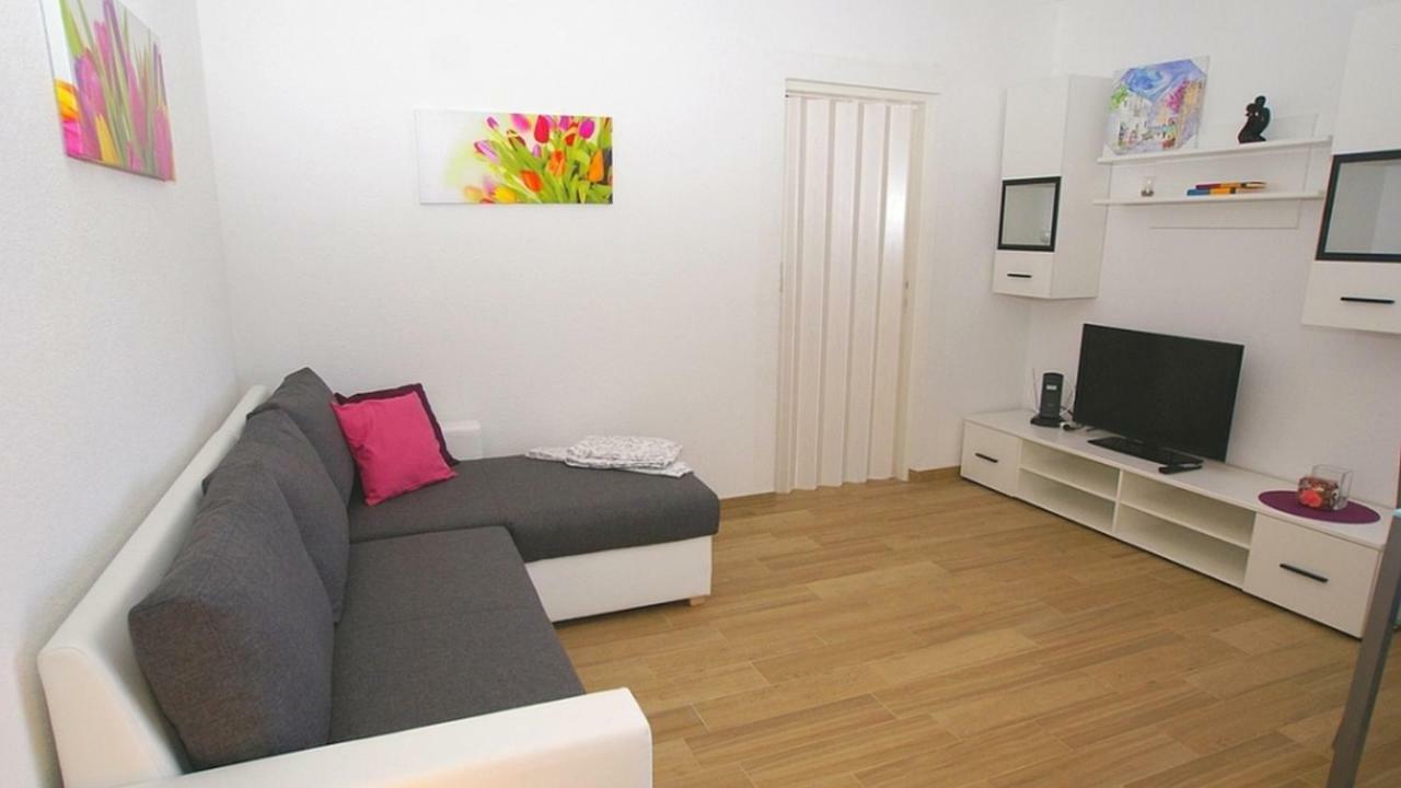 Apartments Kamelija Malinska Luaran gambar