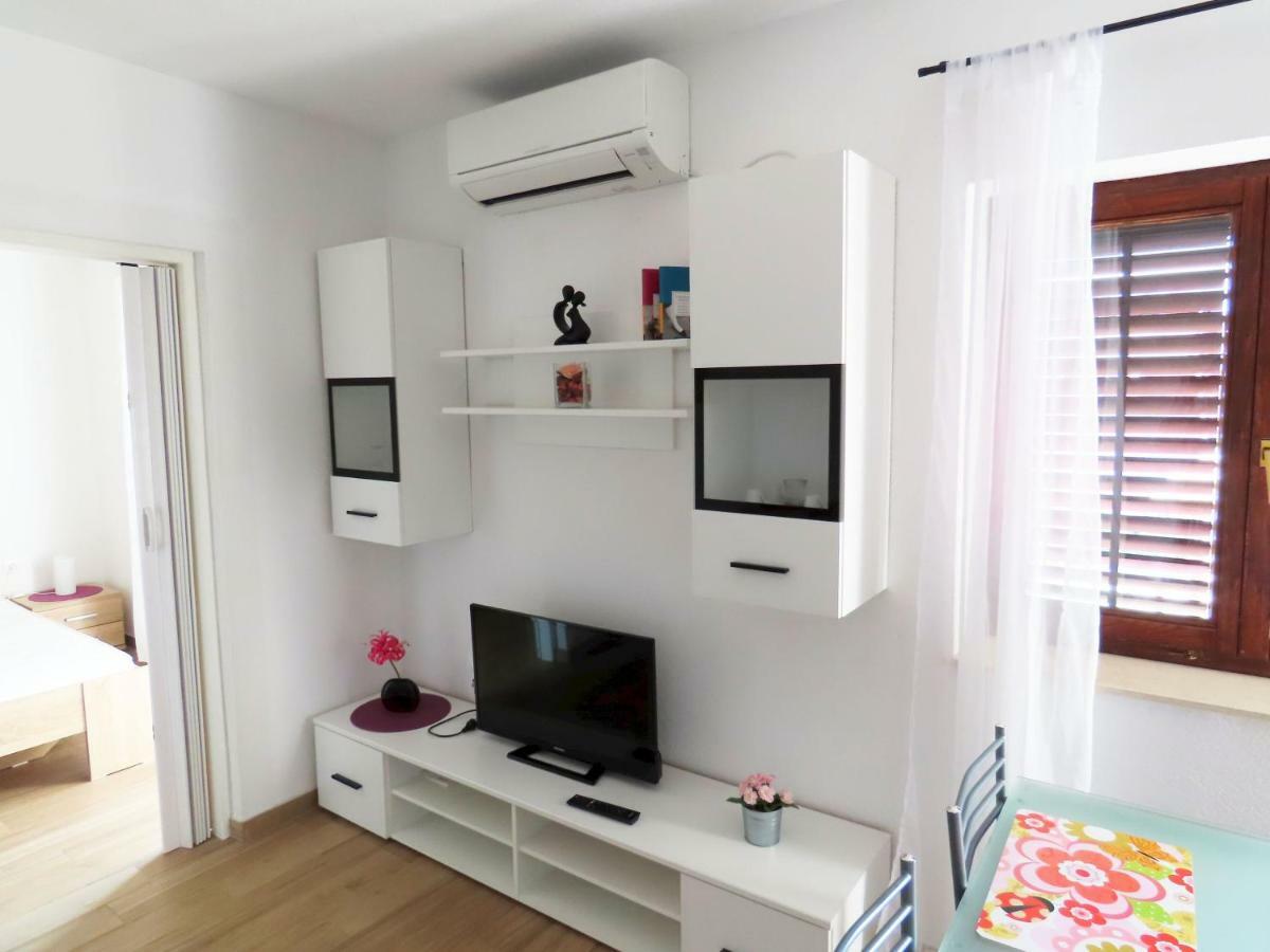 Apartments Kamelija Malinska Luaran gambar