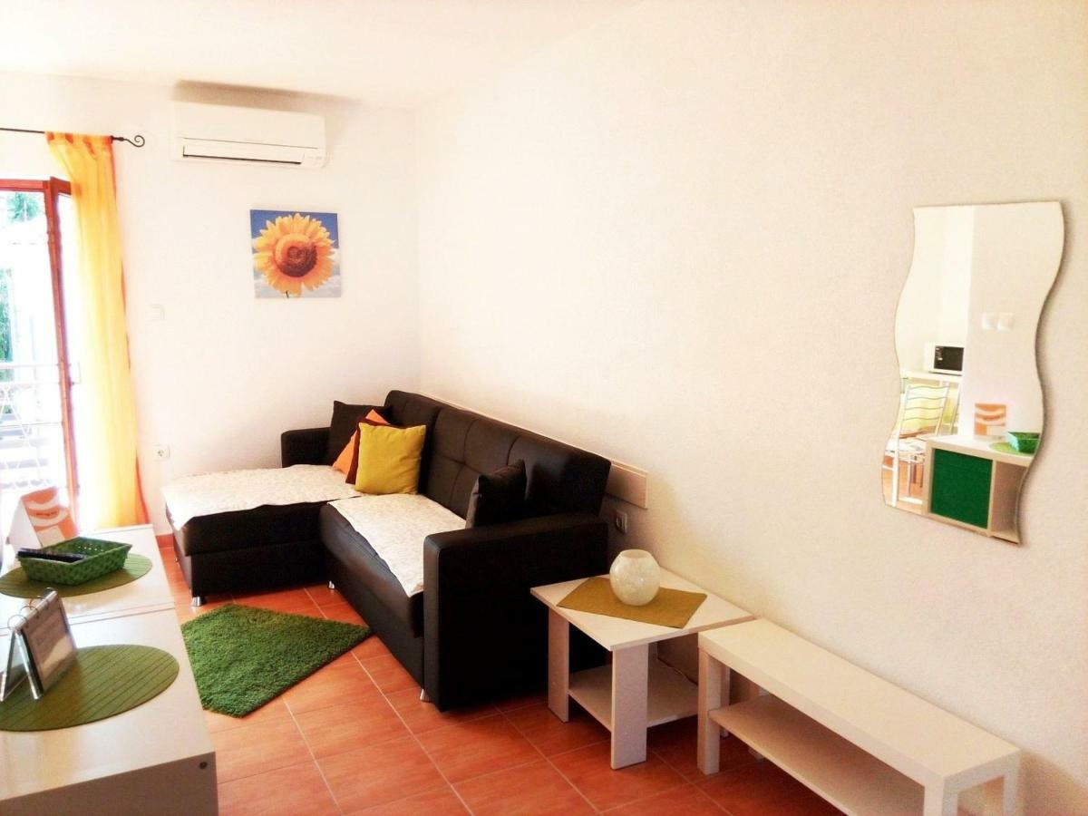 Apartments Kamelija Malinska Luaran gambar
