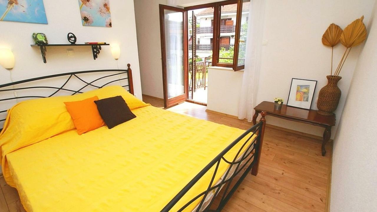 Apartments Kamelija Malinska Luaran gambar