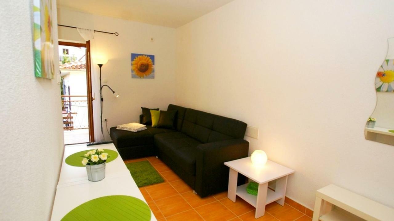 Apartments Kamelija Malinska Luaran gambar