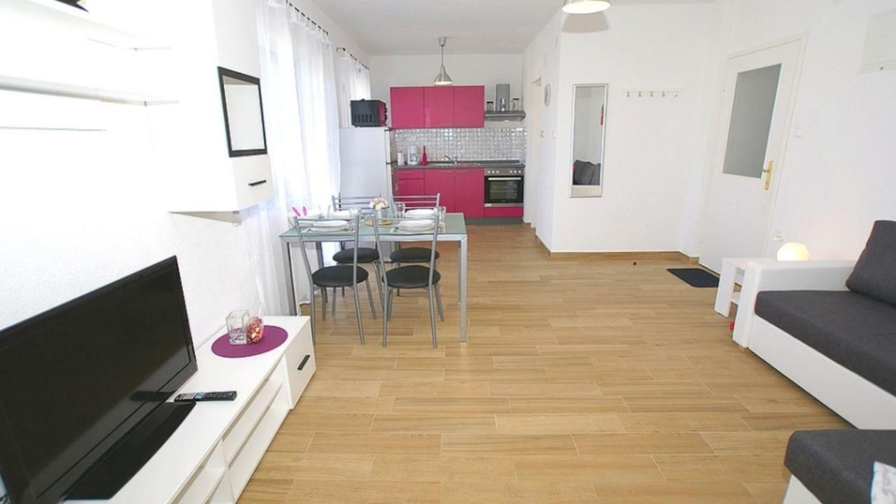 Apartments Kamelija Malinska Luaran gambar