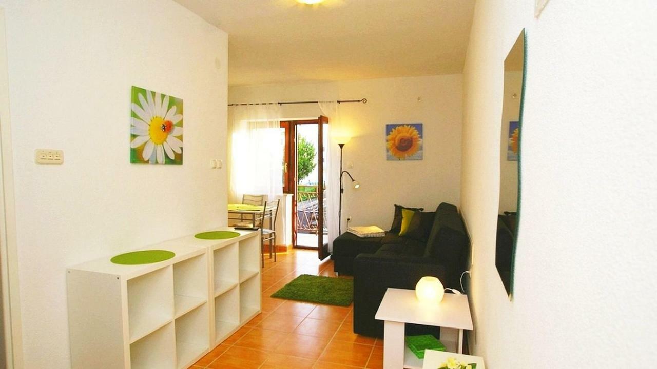 Apartments Kamelija Malinska Luaran gambar